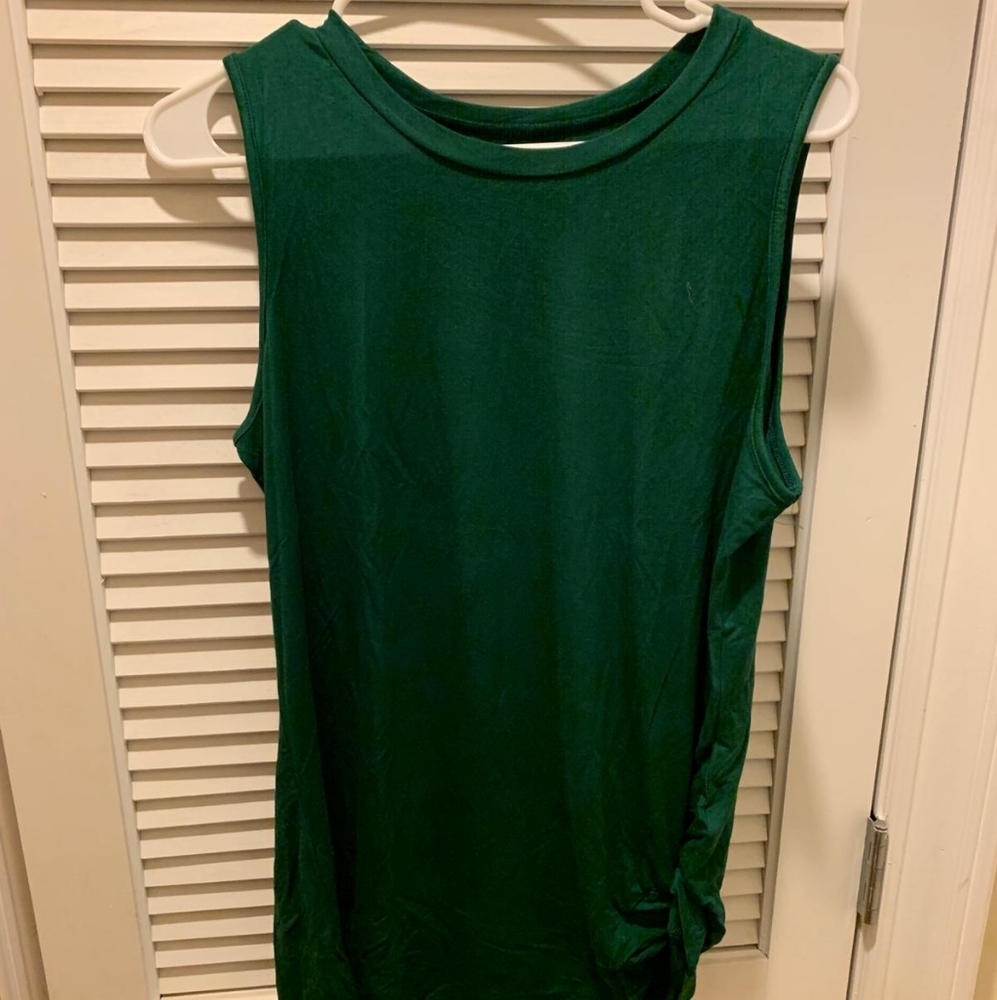 Green sleeveless shirt L